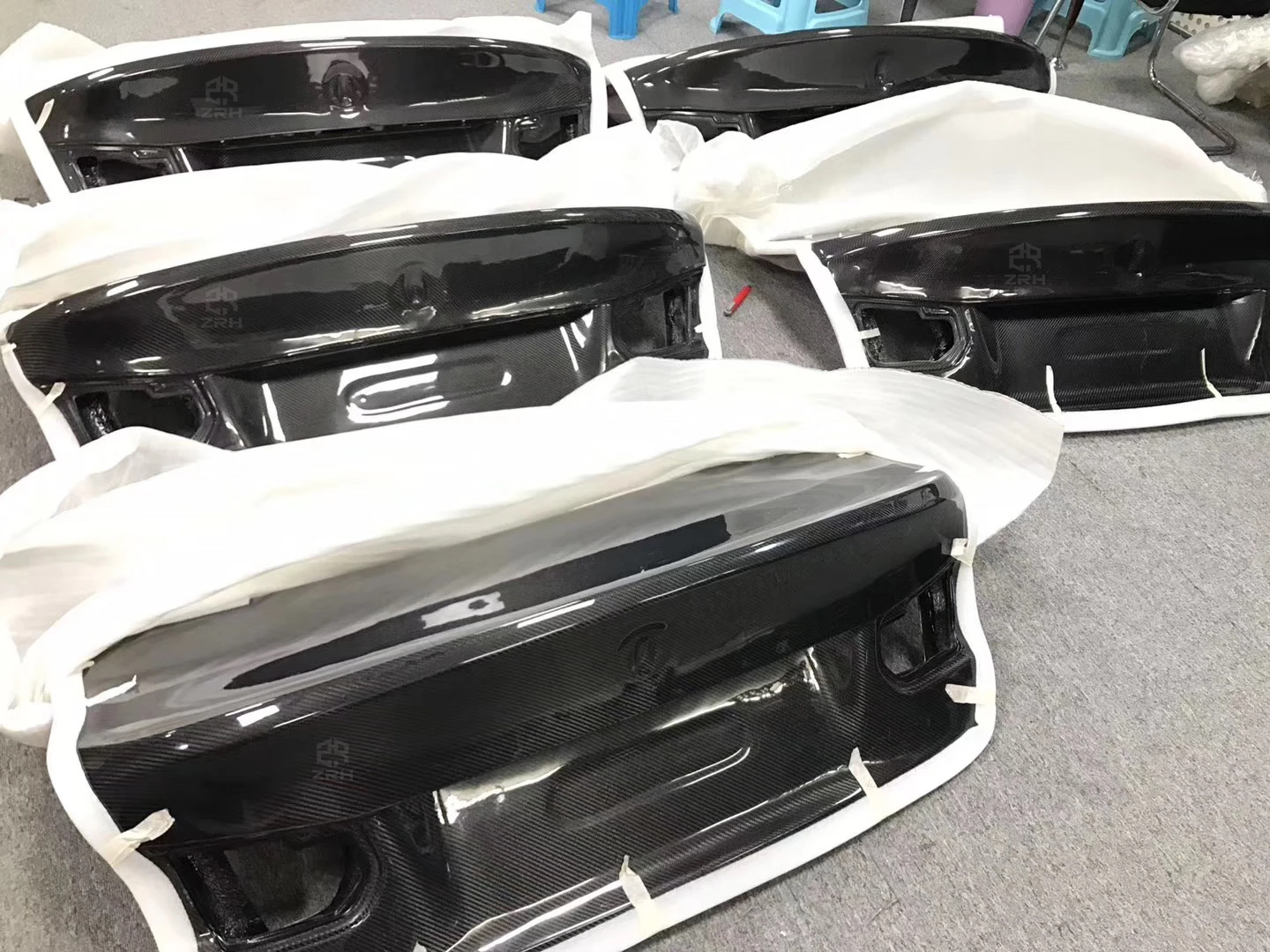 

Suitable for BMW 3 Series F30 F35 2012-2018 High Quality CSL Style Carbon Fiber Rear Luggage Cover