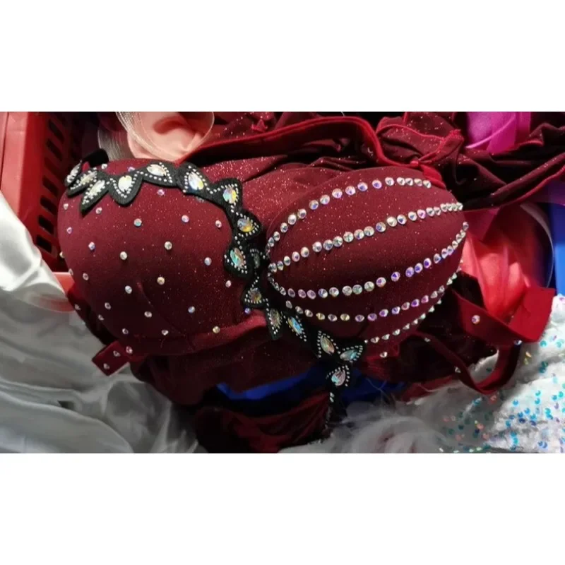 Maßgeschneidertes Bauchtanz-Performance-Kostüm-Set für Damen, Heißpräge-BH, Seitenschlitz, Hüfte umarmt, Fischschwanz, einteiliger langer Rock