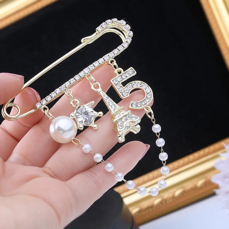 luxury brand Pin Accessories New Pearl Flower Brooch Versatile Brooches Korean Pin trending jewelry 2024 free shipping