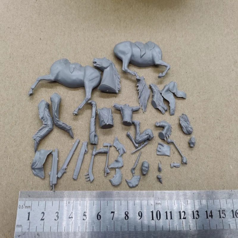 Figura in resina in scala 1/35 Tomahawk Charge Figure Model Kit Statua Giocattolo di stampa 3D smontato e non verniciato ﻿
