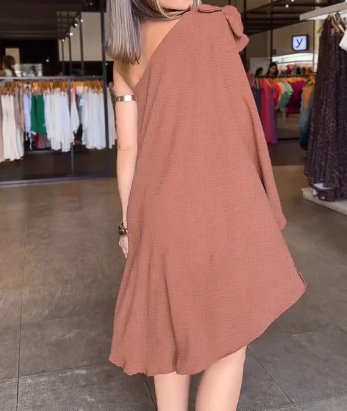 

2025 Summer Women Dresses New Fashion Casual Elegant 3D Flower Decor One Shoulder Split Sleeve Loose Fit Casual Daily Mini Dress