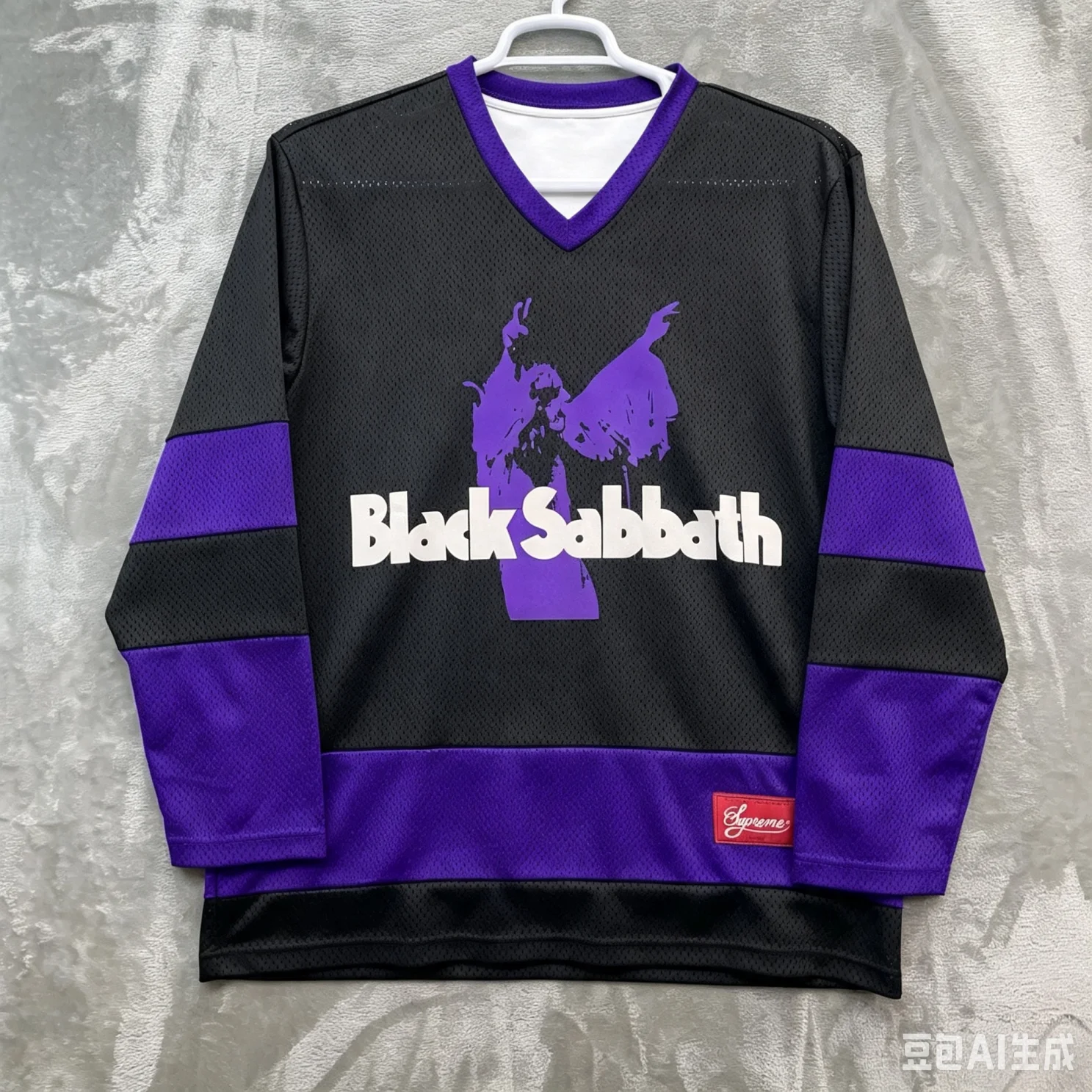 Herren-Langarm-Eishockey-Trikot mit Black Sabbath Devil Cross-Grafikdruck, Rock-Metal-Top mit Nummer 86, passend für die ganze Familie – Detail 3