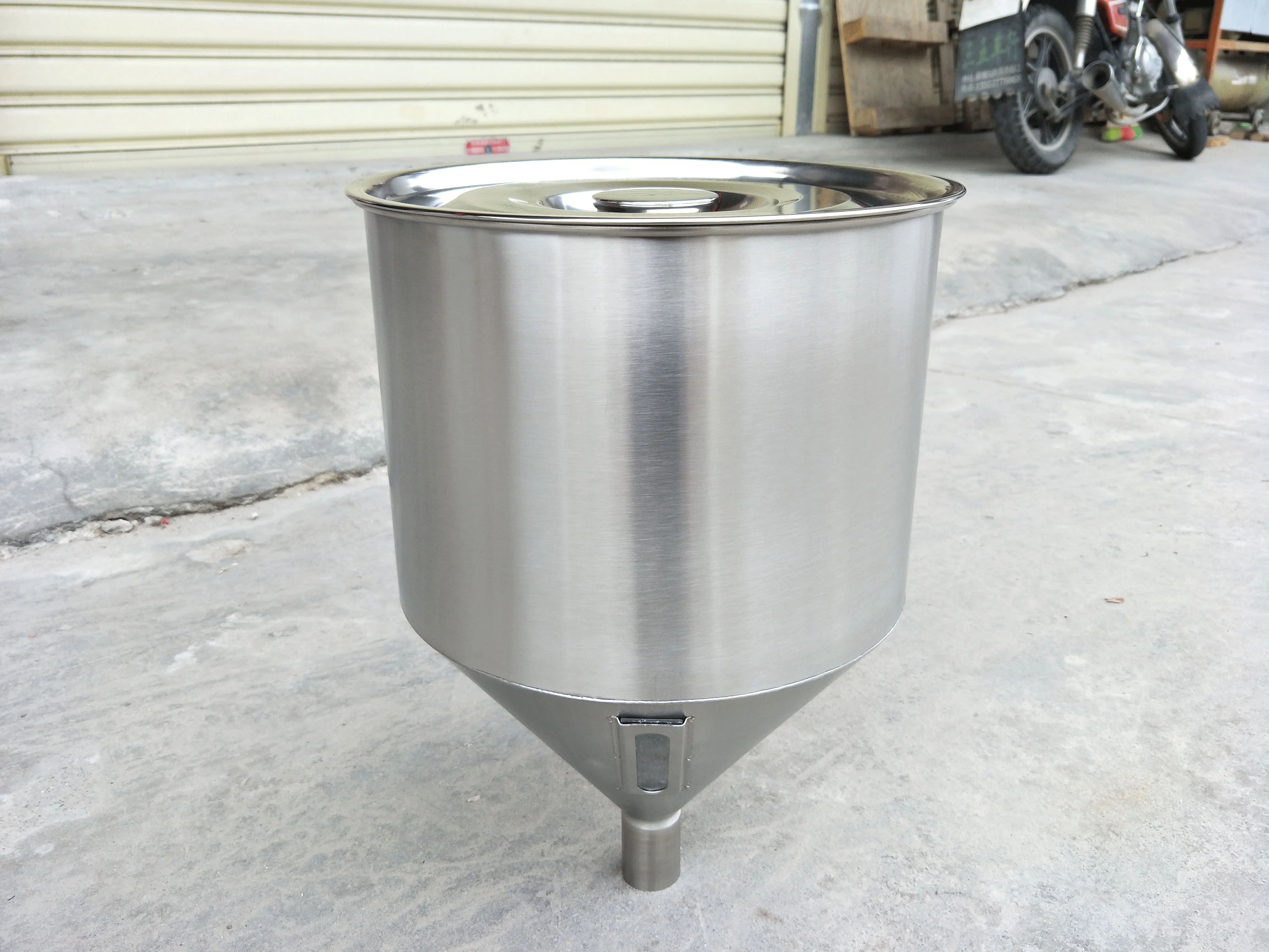 304 stainless steel hopper funnel injection molding machine storage bucket tapered hopper blanking bucket customized hopper