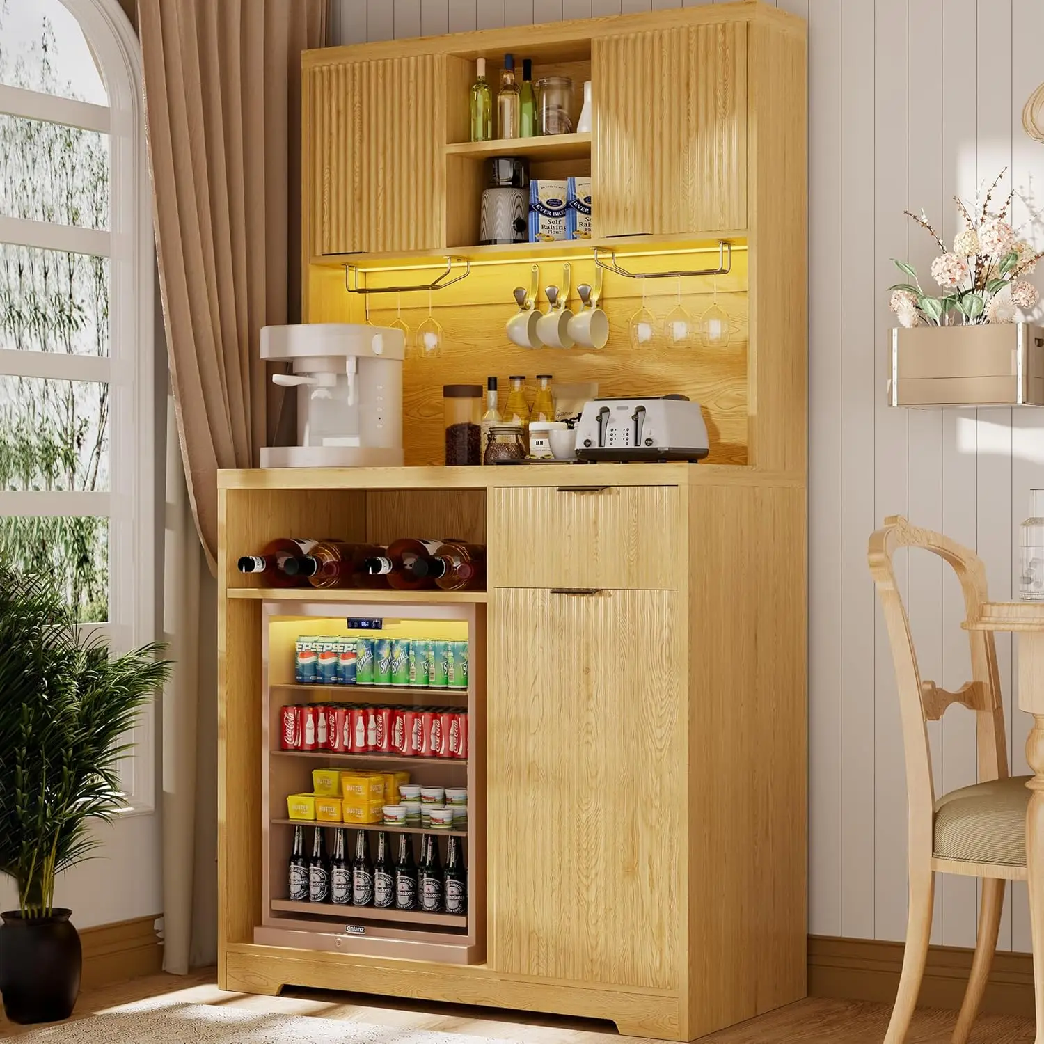 Armário de Café com Mini Geladeira, Armário de Madeira de 72 Polegadas de Altura com Mini Geladeira e Armazenamento, Luz RGB, Suporte para Copos, Personalizável