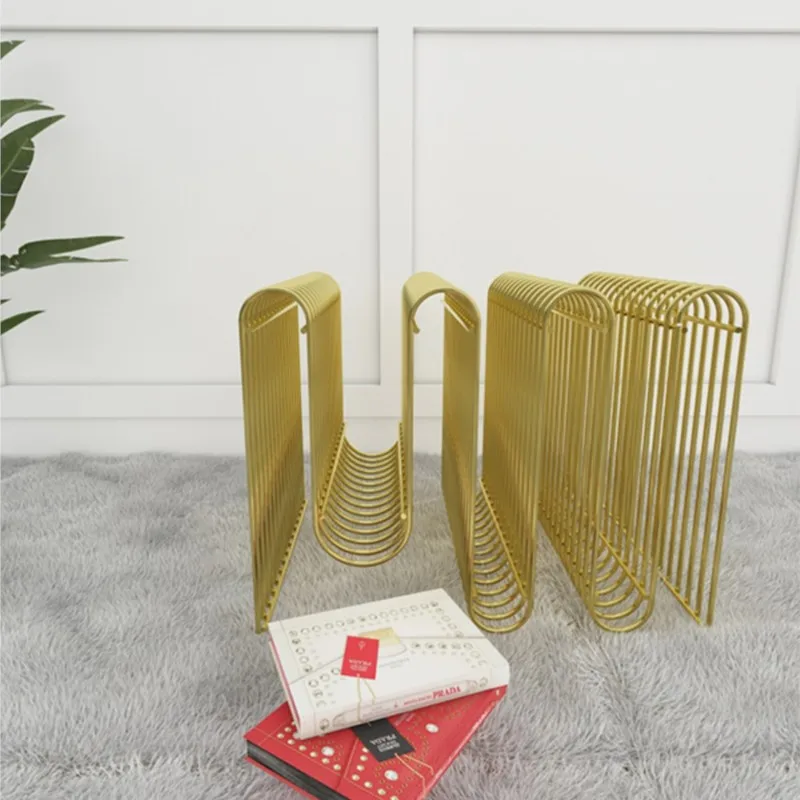 

MOMO Scandinavian Minimalist Book And Newspaper Rack Creative Floor Magazine Rack Metal Light Luxury Decorations Floor Shelf