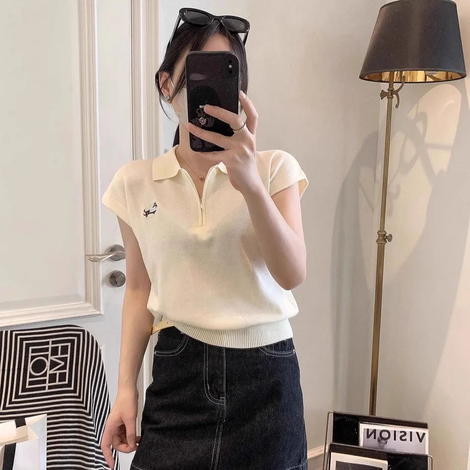 SALIENCY البريدي بولو الرقبة متماسكة تي شيرتات قصيرة الاكمام للنساء 2025 الصيف جرو التطريز الدوبامين