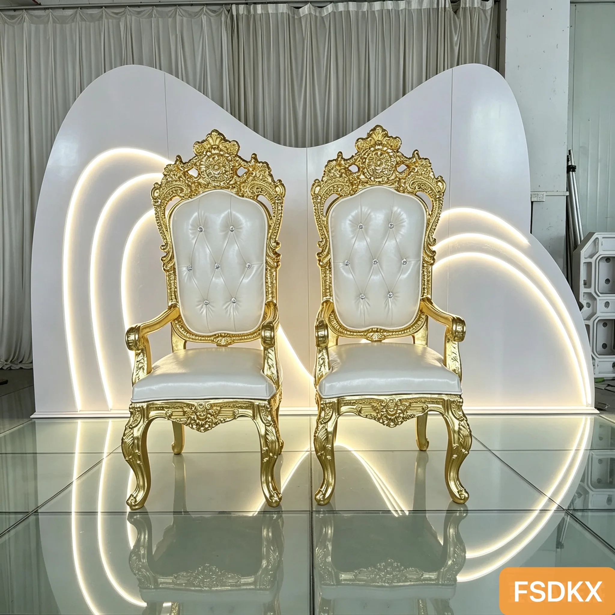 European-Style High-Back Solid Wood Wedding Chair Durable King Throne for Events Banquets Hotels Restaurants or Living Rooms