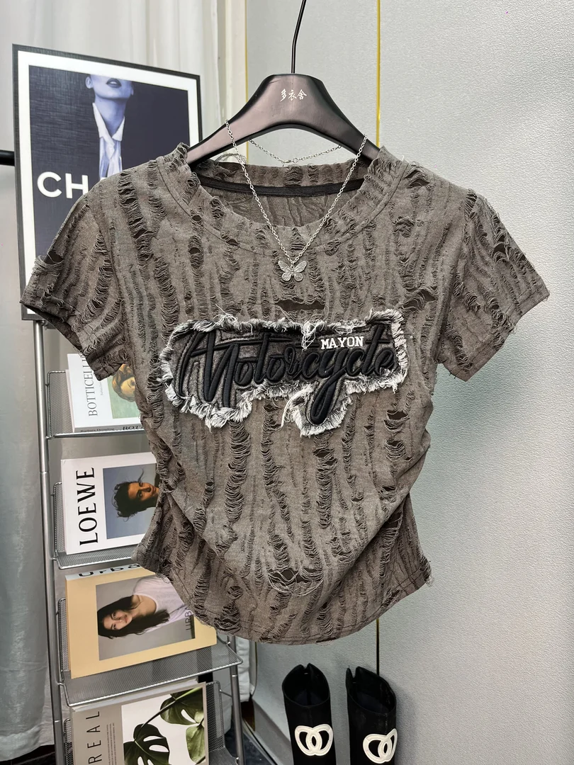 Retro Denim Embroidered oulder T-irt Women's Summer 2024 Slim Fit round Hem Irregular Top Sweet Sle ort Sve