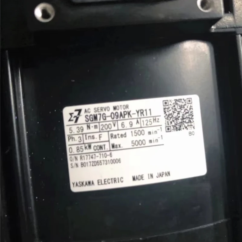 New In Box Yaskawa SGM7G-09APK-YR11 Servo Motor In Stock