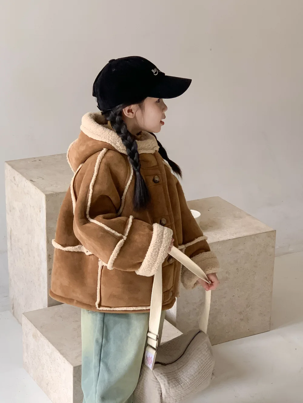 Girls' Winter 2025 Coat - Faux Shearling Hooded Jacket, Thick Short Warm Outerwear for Kids, Stylish and Cozy Design