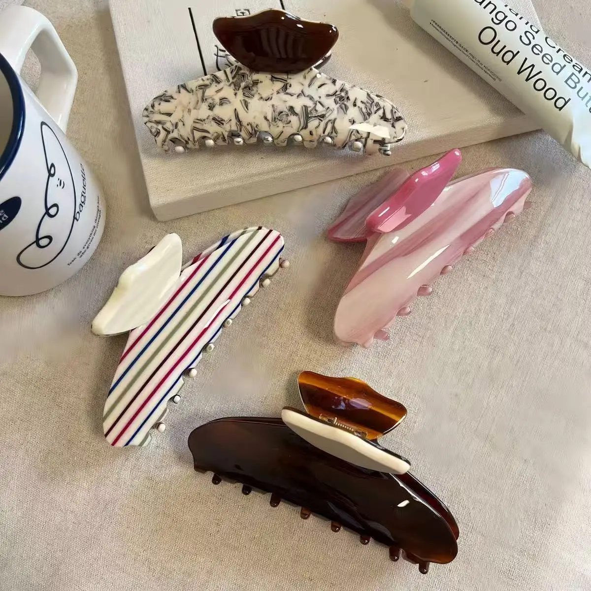 

Versatile Color Striped Acetate Grab Clip Premium Sense Back Head Disc Hair Shark Clip Versatile High Ponytail Hairpin Headgear