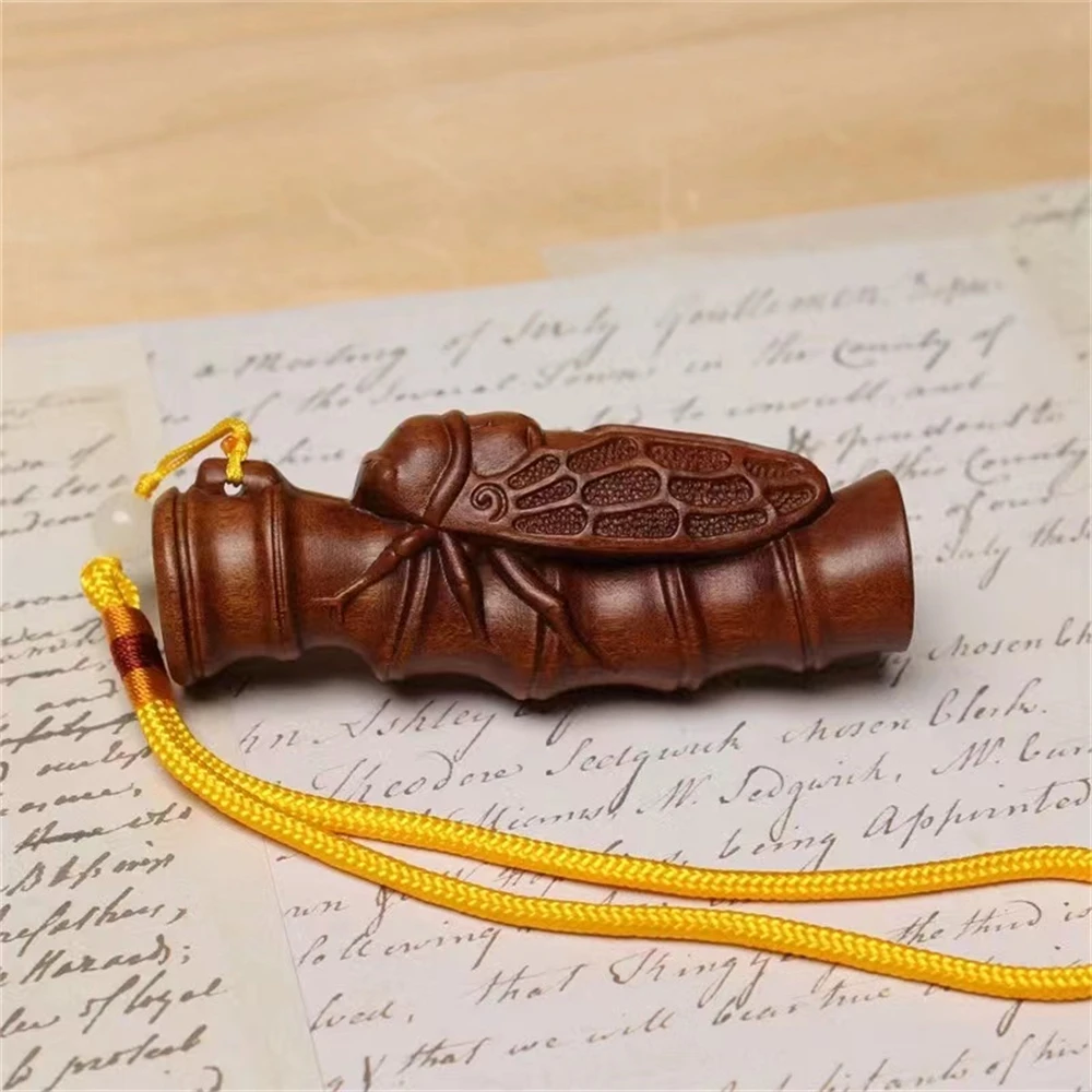 Old materials such as lightning struck wood, jujube wood, cicada hugged bamboo wood, hand carved pendants, and solid wood decora