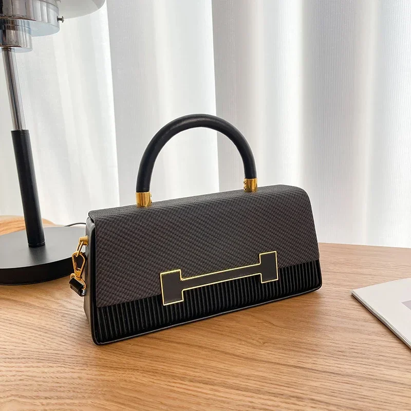 

Unique Casual Vintage Messenger Bag With High-End Leather Design Solid Color And Large Capacity For Women Everyday Use