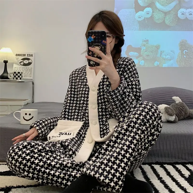 2024 New Products Pad Coral Velvet Sleepwear Warm Double-pocket Pajamas Women Kimono Collar Comfortable Household Clothes Winter