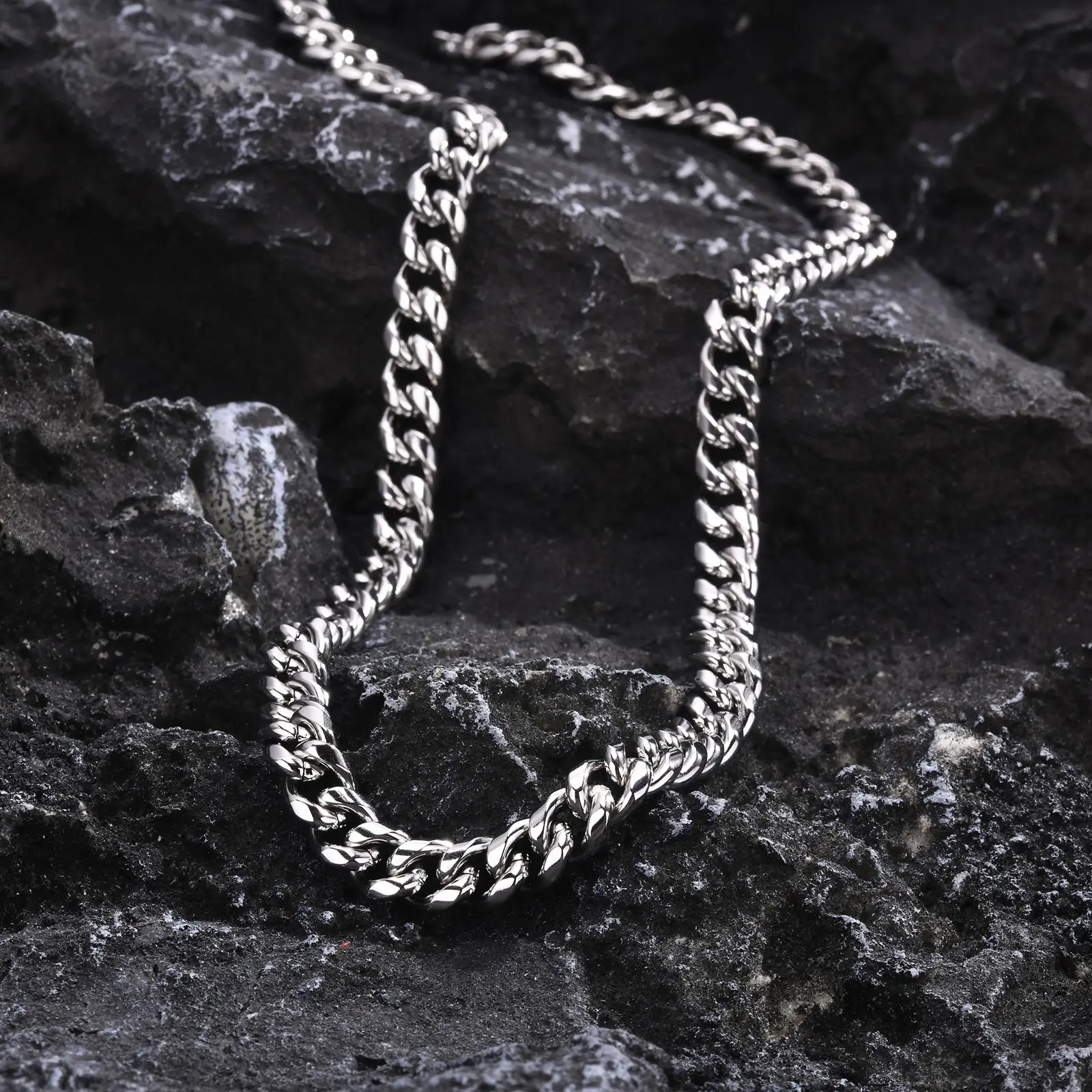 Vnox Never Fade 5mm/6mm/8mm Steel Cuban Chain Necklace for Women Men,Waterproof Silver Color Unisex Miami Curb Link Chain Choker