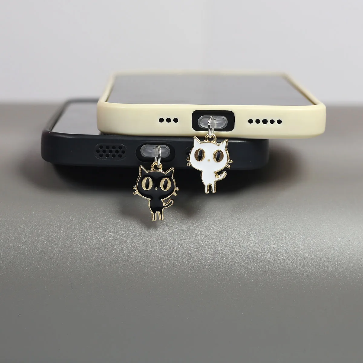 Cute Cat Black And White Phone Dust Plug Hanging Pendant, Phone Accessories Decoration For Iphone For Samsung Type-C Dust Plug