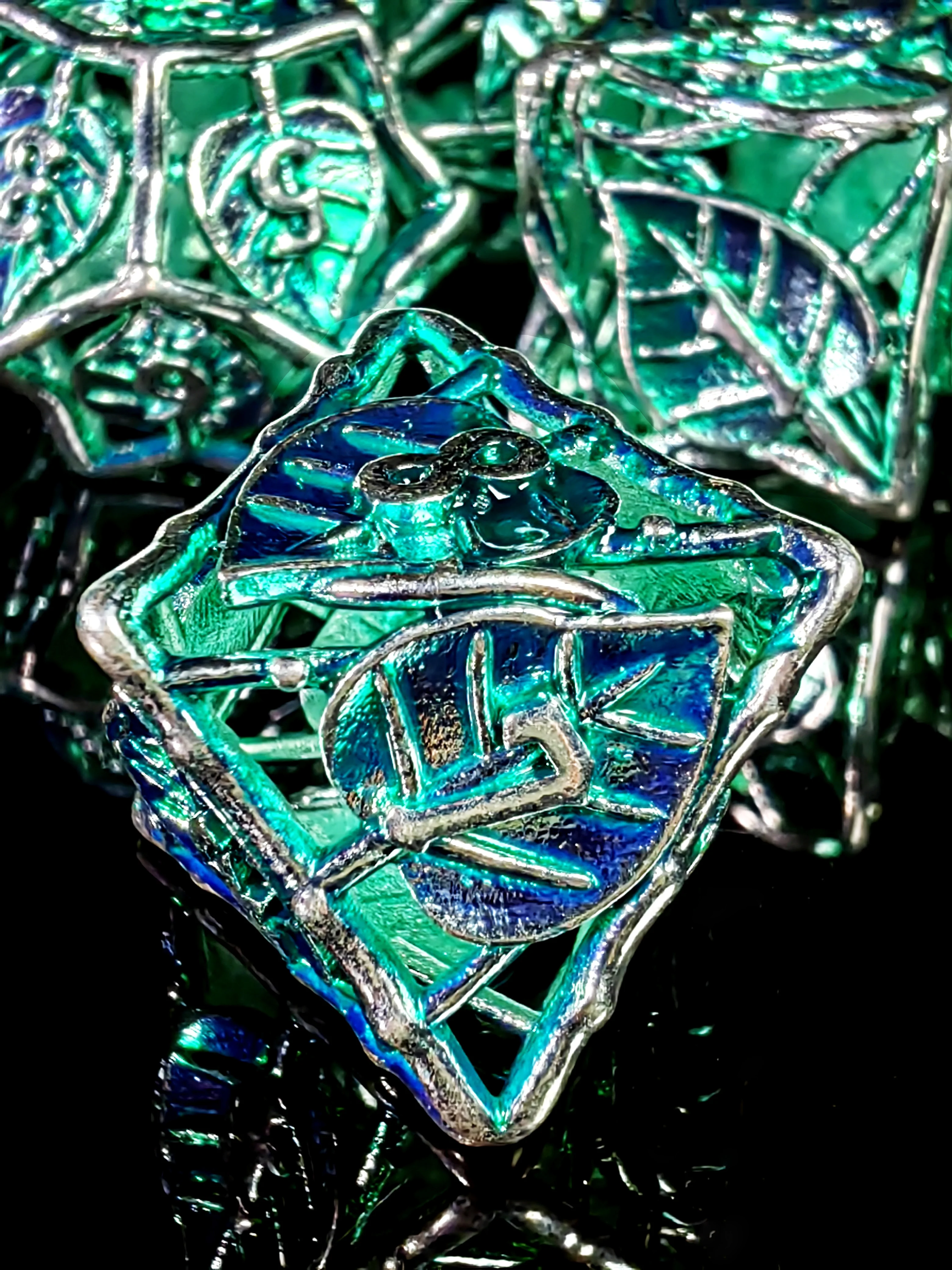 DnD ダイスセット - リーフパターンの亜鉛合金メタルダイス 7 個、グリーンベースシルバーナンバー RPG、ダンジョンズ&ドラゴンズ用