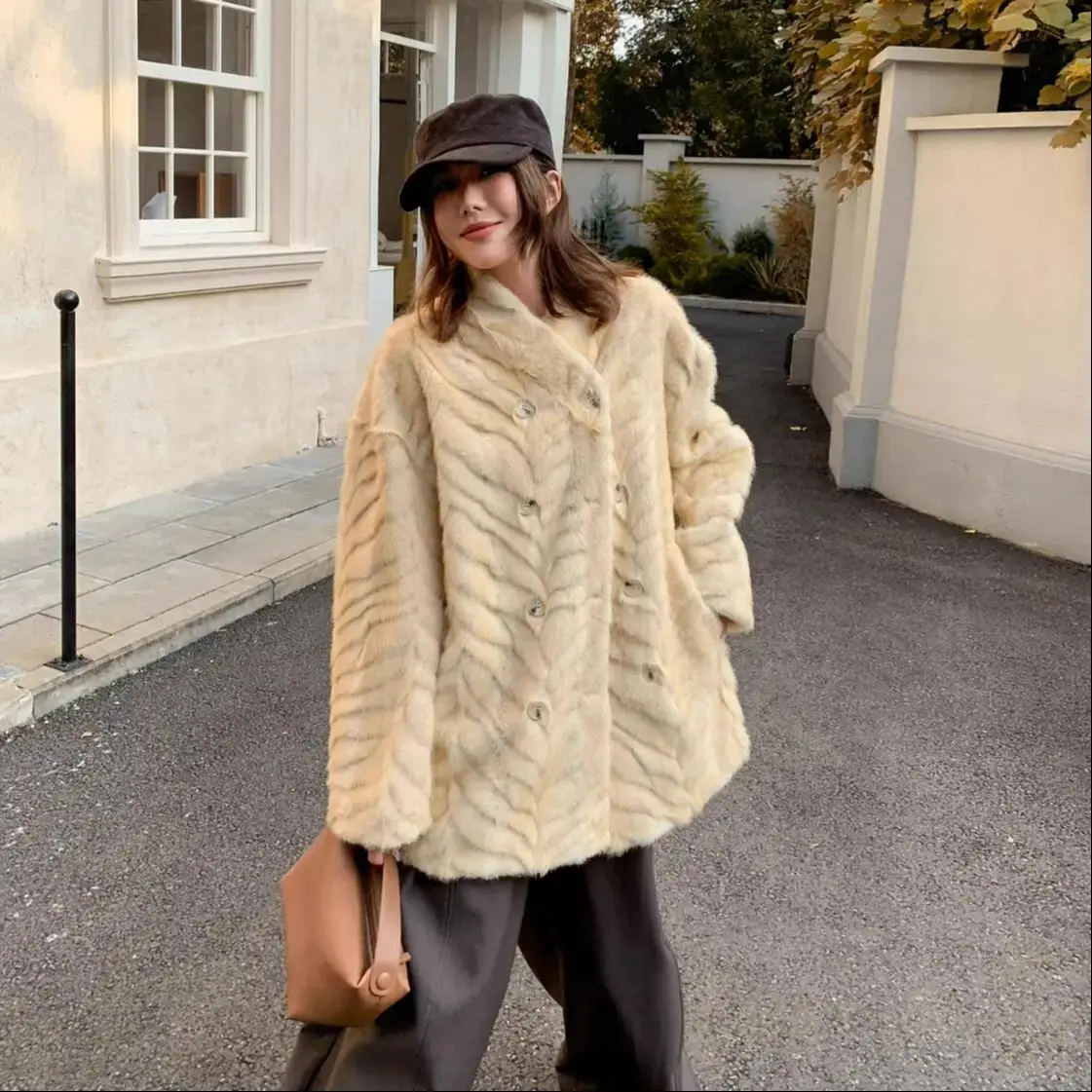 Nowy zimowy płaszcz z imitacji futra norek z wzorem falowym, elegancki, damski, dwurzędowy, zapinany na guziki, z długim rękawem, średniej długości, ciepły.