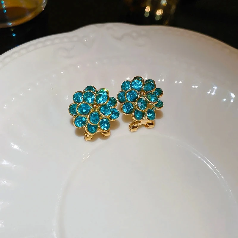 New Fashion Retro Zircon Peacock Blue Flower Ear Clip for Women Trend Elegant Luxury Ladies Wedding Party Premium Gift Jewelry