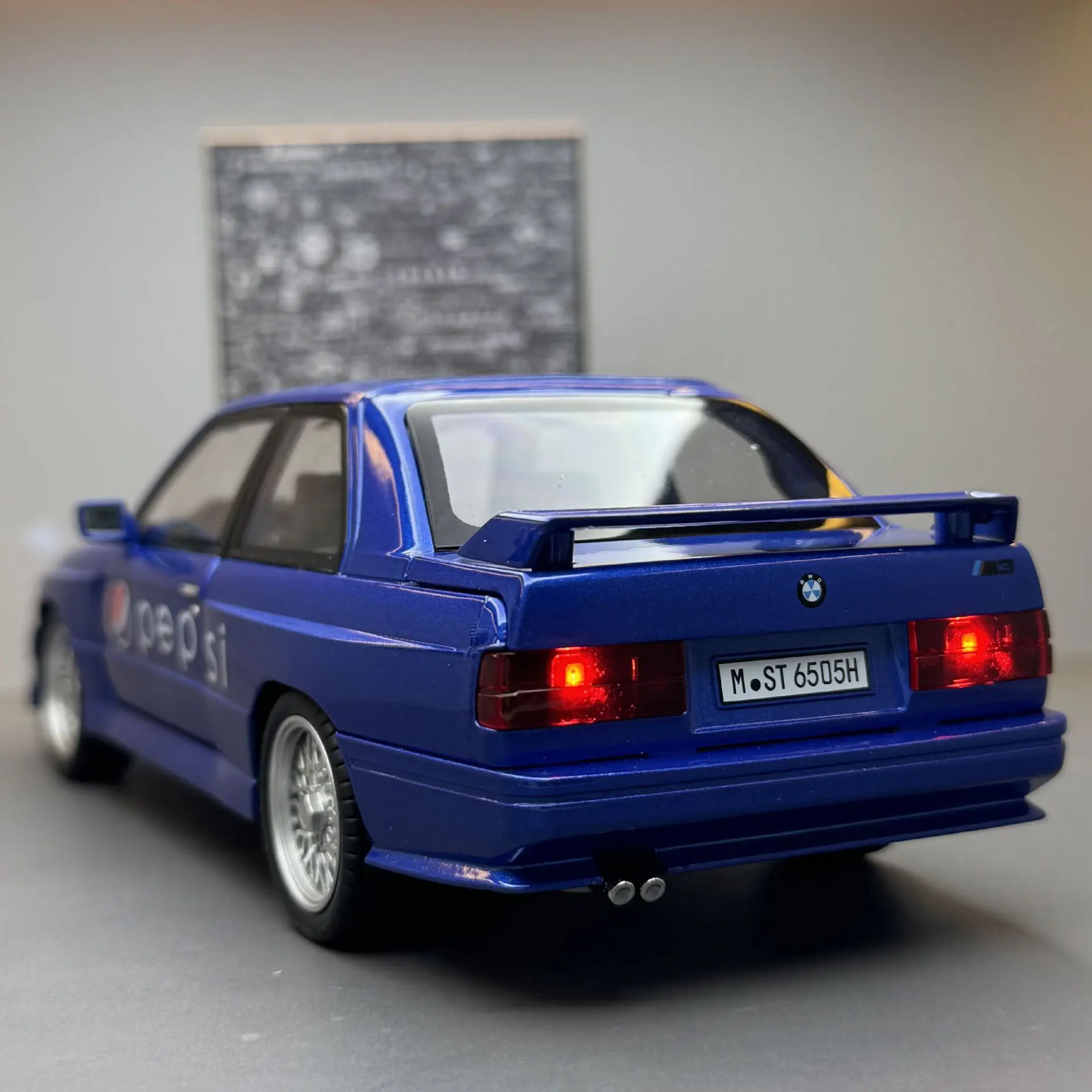 1:24 Coke version sports car M3 sound and light pull back children's toy desktop car model ornament boy gift