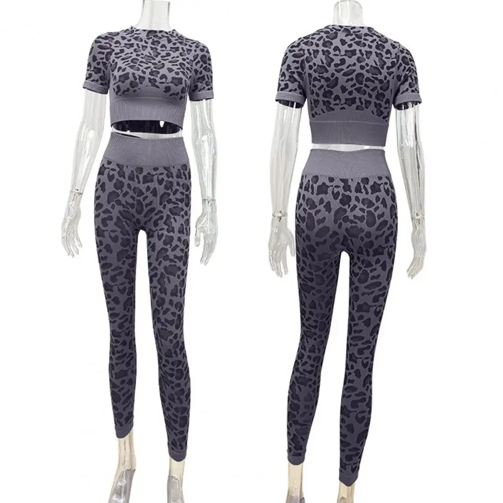 Seamless Yoga Suit Women Fitness Suits Leopard Print Short Sleeve Crop Top Tight Hip Lift Pants Yoga Set Women Sport Suits