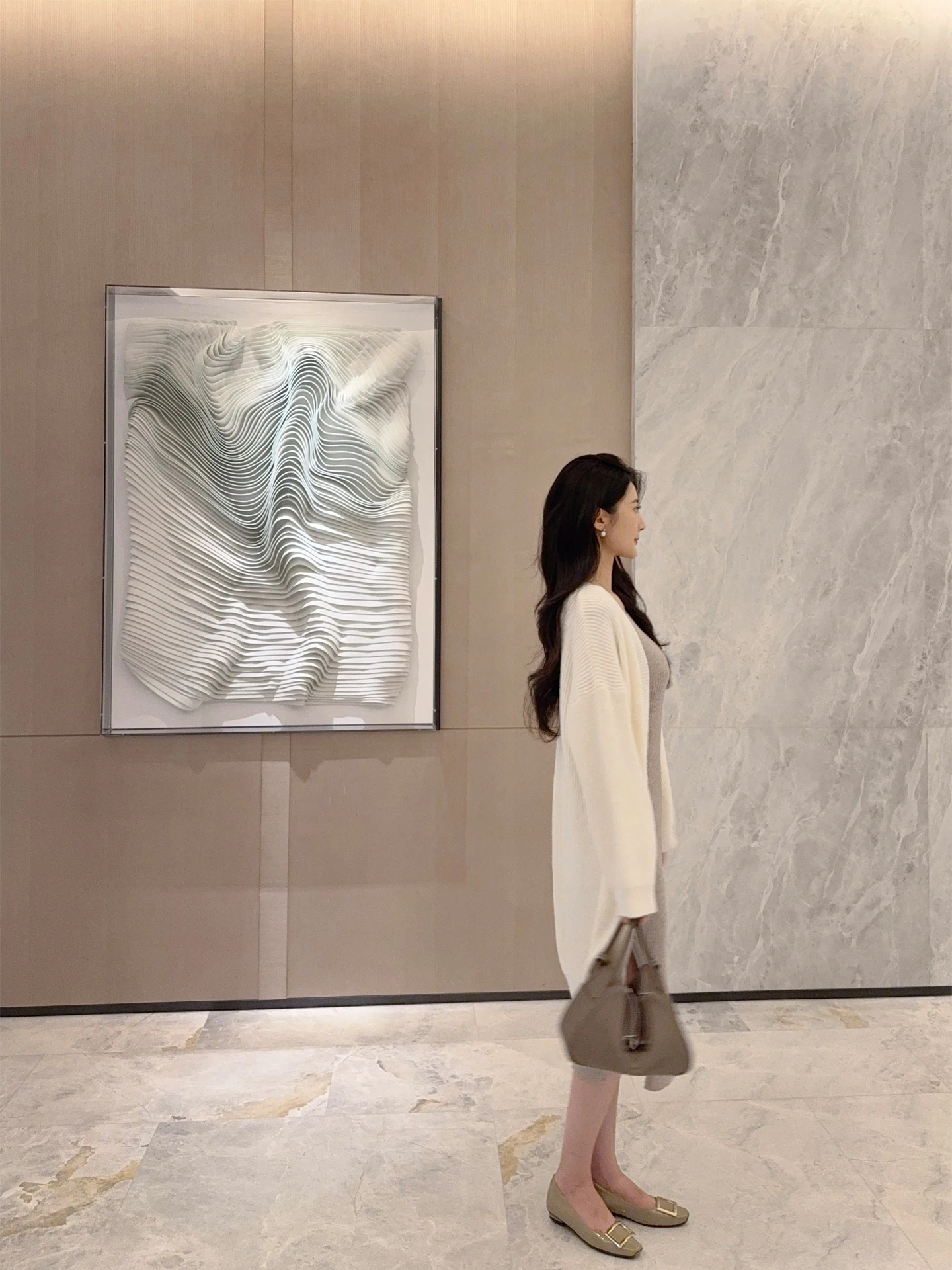 

Мягкий уютный вязаный кардиган для женщин, свободный крой, стройнящий силуэт, коллекция Mmm, осенний, с длинными рукавами, V-образный вырез, средней длины