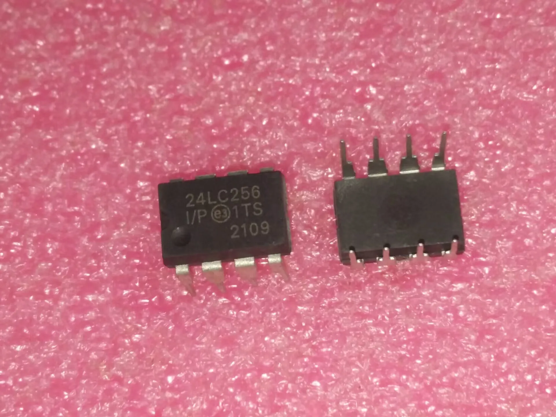 

Free shipping 10pcs-50pcs 24LC256-I/P 24LC256 DIP-8 IC in stock!