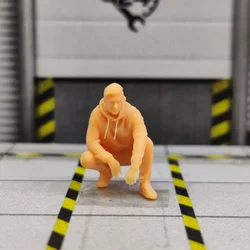 1/64 1/43 Scale Model Resin Squatting Handsome Guy Uncolored Miniature Diorama Hand-painted S932
