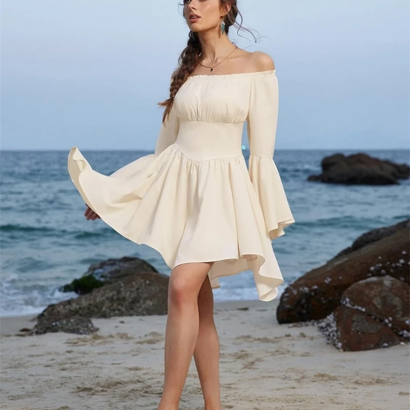 Vestido asimétrico por encima de la rodilla con hombros descubiertos, sin tirantes, cintura ahumada, mangas largas acampanadas, Color sólido, Mini para mujer, elegante cita de fiesta