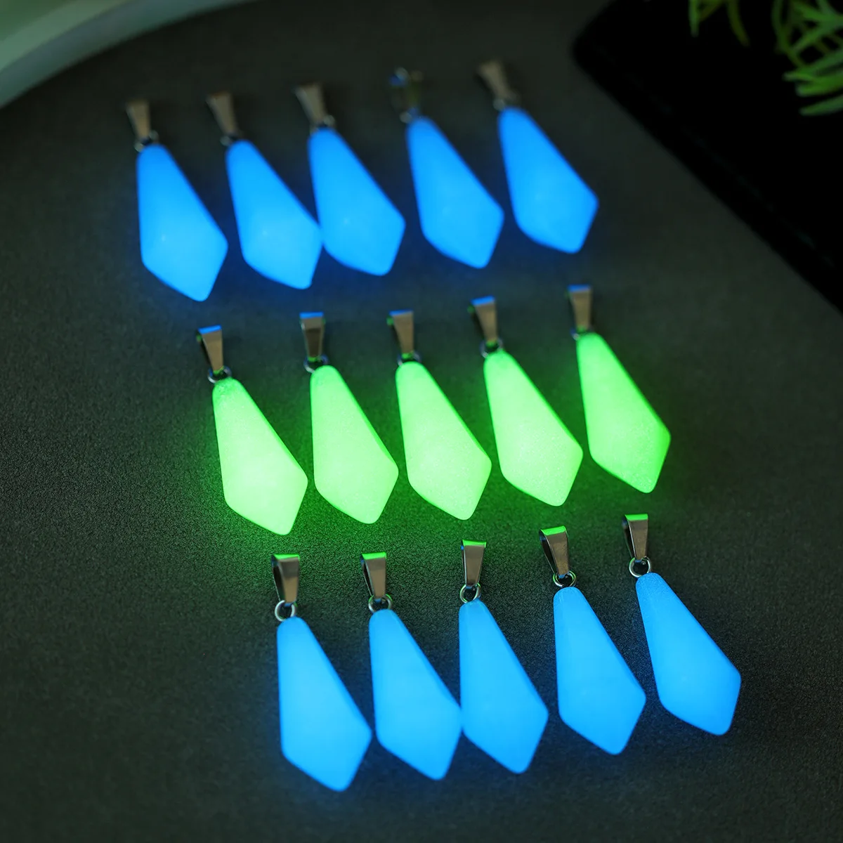 10pcs Luminous Stone Fluorescent Hexagonal Pyramid Crystal Glowing in Dark Bullet Pendant Leather Necklace Fashion Jewelry Gift