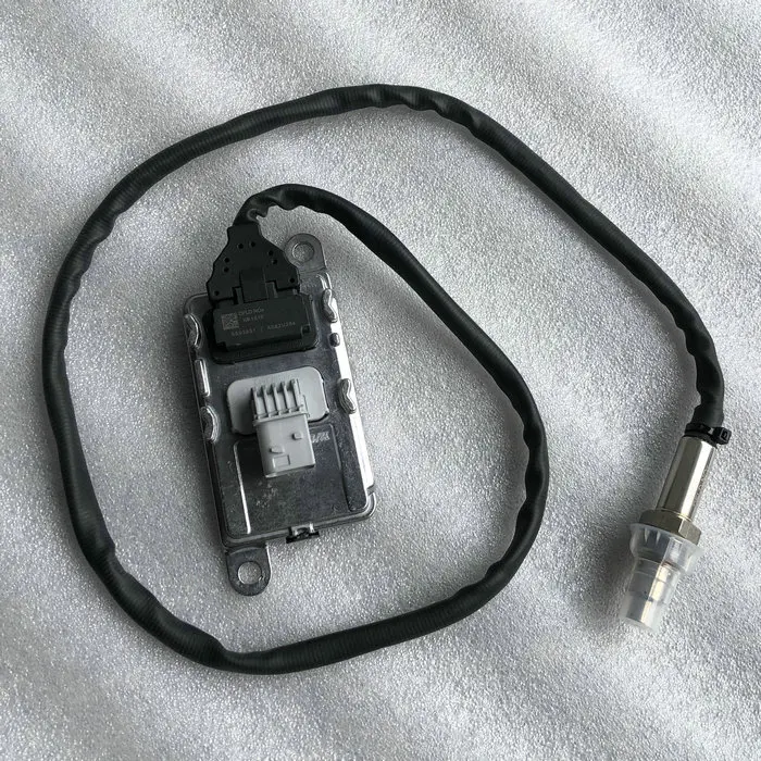 Suitable for Cummins 5593951 A062U284 24V Nitrogen Oxygen Sensor Automotive Exhaust Monitoring Sensor