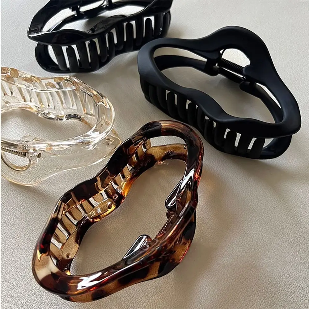 

Clip Hollow out Hair Clip Geometric Shape Korean Style Headwear Plastic Hair Claw Wave Line Hair Clip Female Hair Accessories