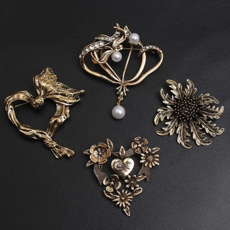 Vintage Women Baroque Heart Pearl Brooches Badges Retro Fashion Metal Simple Design Pins Crosage for Lady Party Wedding Gift