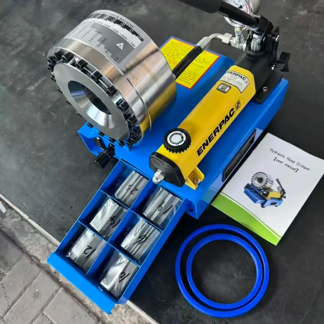 ماكينة تجعيد الخراطيم الهيدروليكية المحمولة مقاس 1 بوصة مع 8 مجموعات من القوالب بحالة جديدة