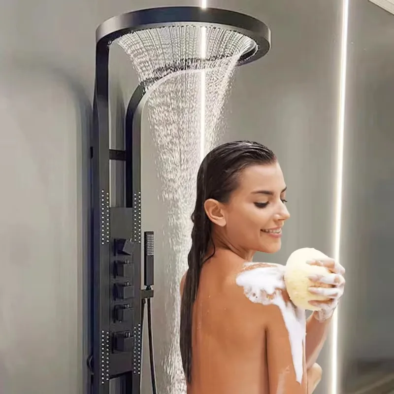 

Многофункциональная душевая система 2025 Booming Black с эффектом дождя, клавишным управлением, горячей и холодной водой, массажем и панелью управления