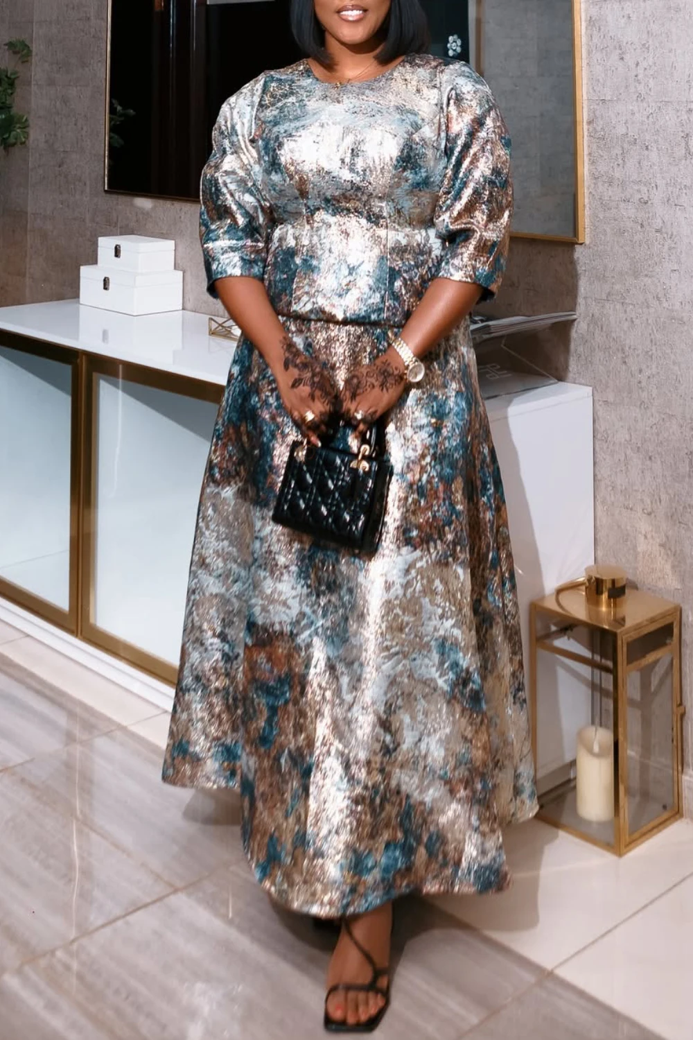 

Plus Size Mother Of The Bride Elegant Grey All Over Print Round Neck 3/4 Sleeve Satin Two Piece Skirt Sets [