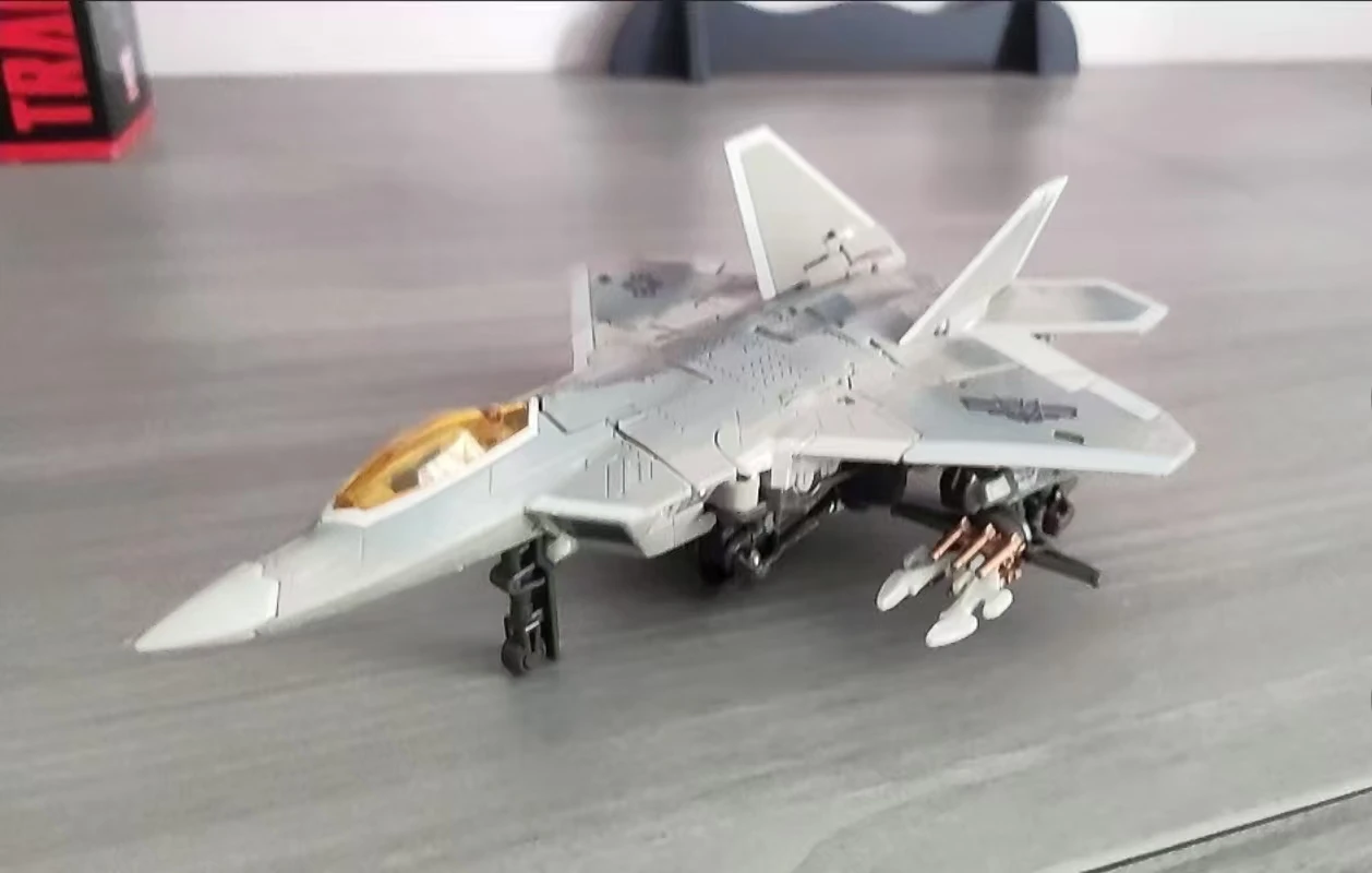 

Фигурка-трансформер Studio G1 Starscream - Коллекционная модель робота-меха в стиле аниме для подарков на день рождения