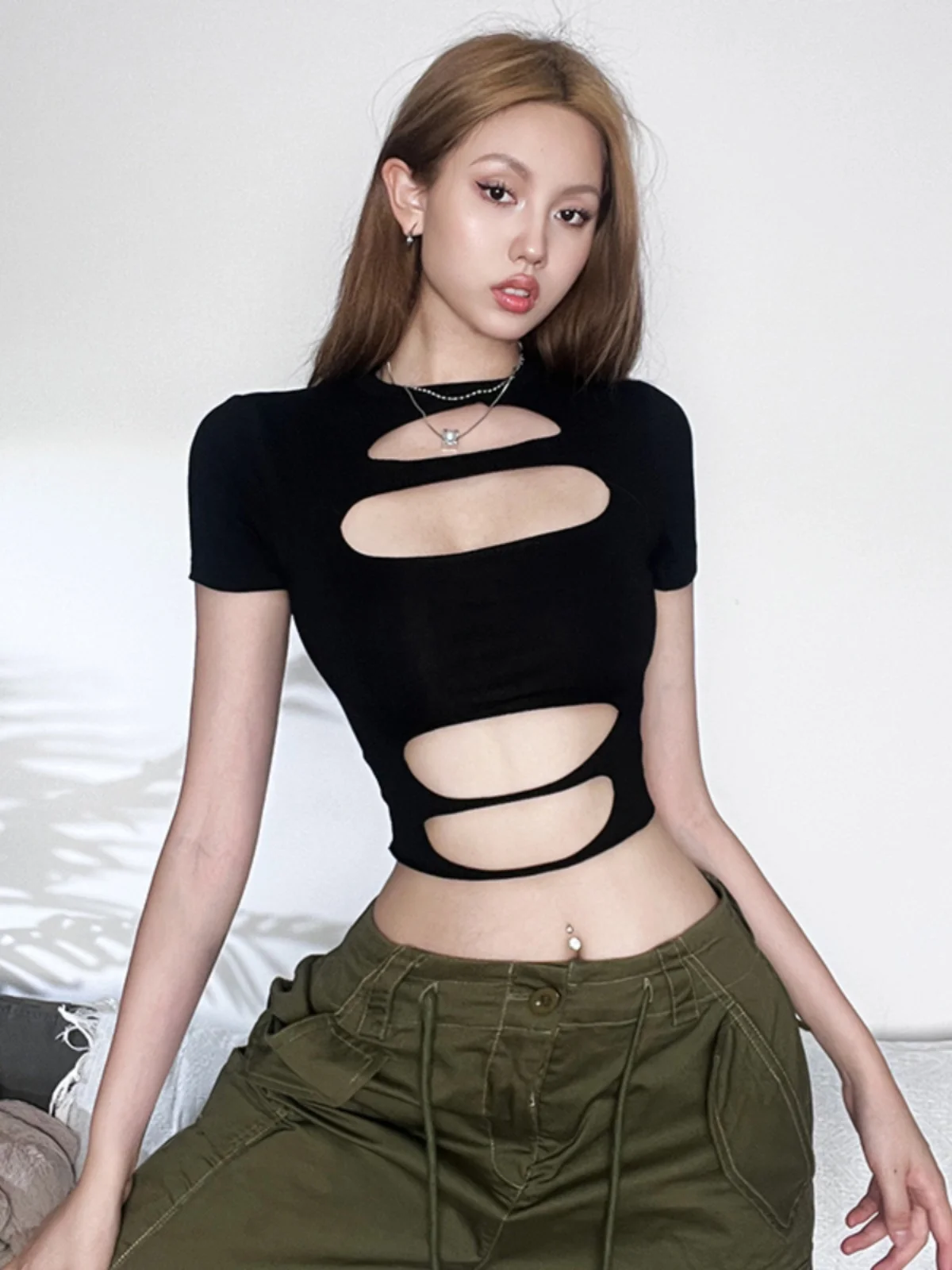 WEIRD PUSS Cool Street Sle ort Sve T-shirt Bla Hollow out Hole Design Top in puro colore per giovani donne Summer Faion