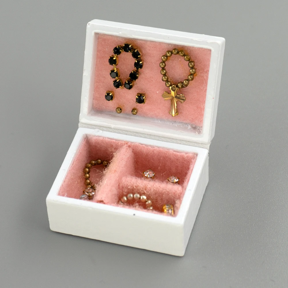 1/12 Dollhouse Miniature Accessories Mini Wooden Jewelry Box Simulation Necklace Model for Doll House Decoration ob11