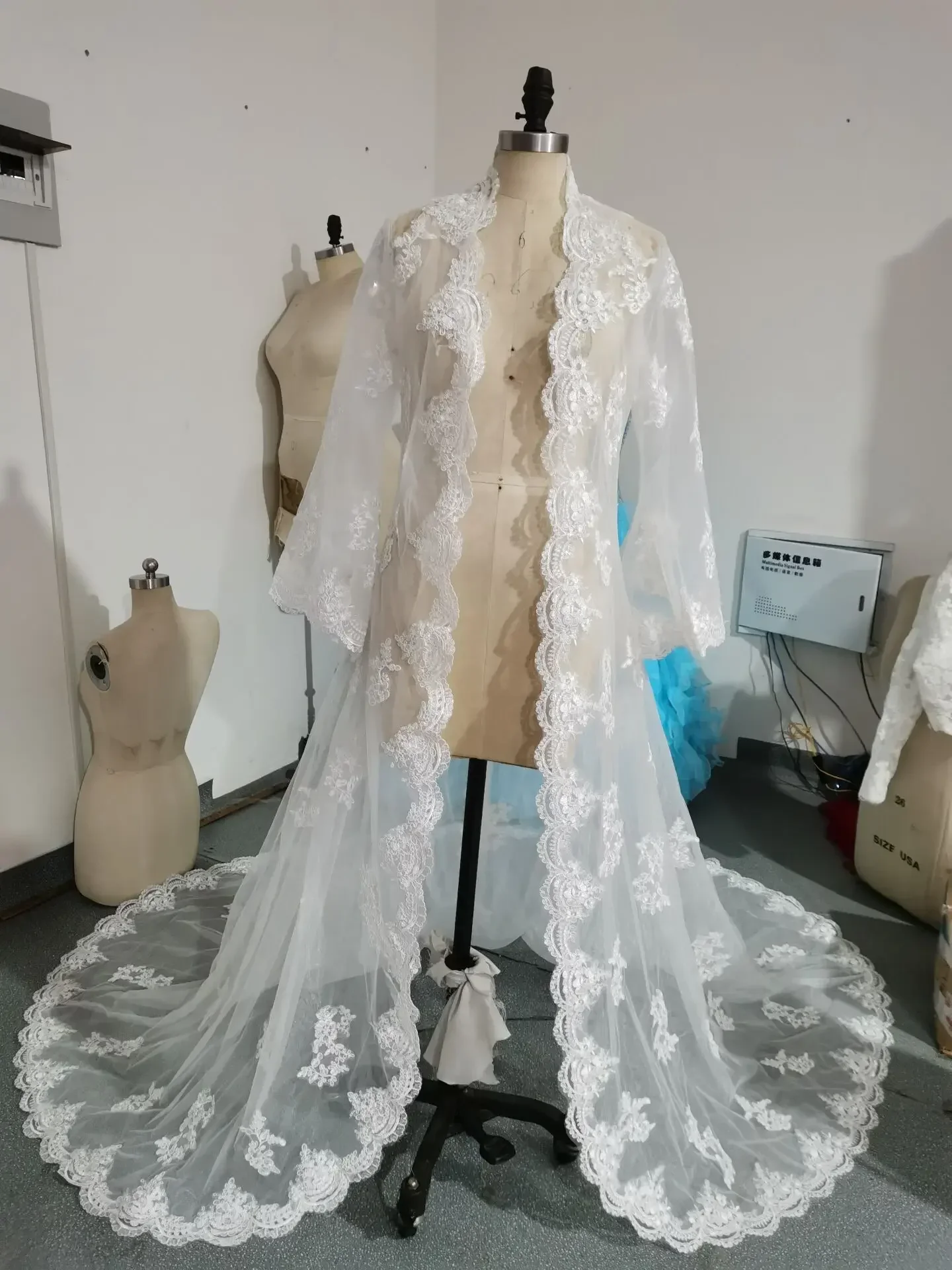 Long Sleeve Women Wedding Jackets Lace Long Bridal Wrap Wedding Party Coat Plus Size Customized