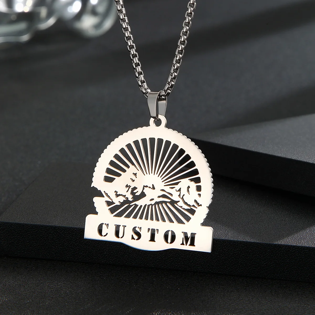 

Индивидуальное ожерелье с именем горы для женщин и мужчин из нержавеющей стали, кулон с круглым узором, ювелирное изделие, подарок