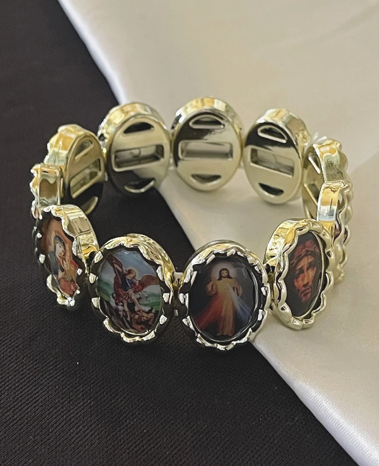 Diyalo Metal Oval Shaped Beaded Holy Family Jesus Virgin Mary Bangle Bracelet Christian Icon Bracelet Paryer Blessing Jewelry