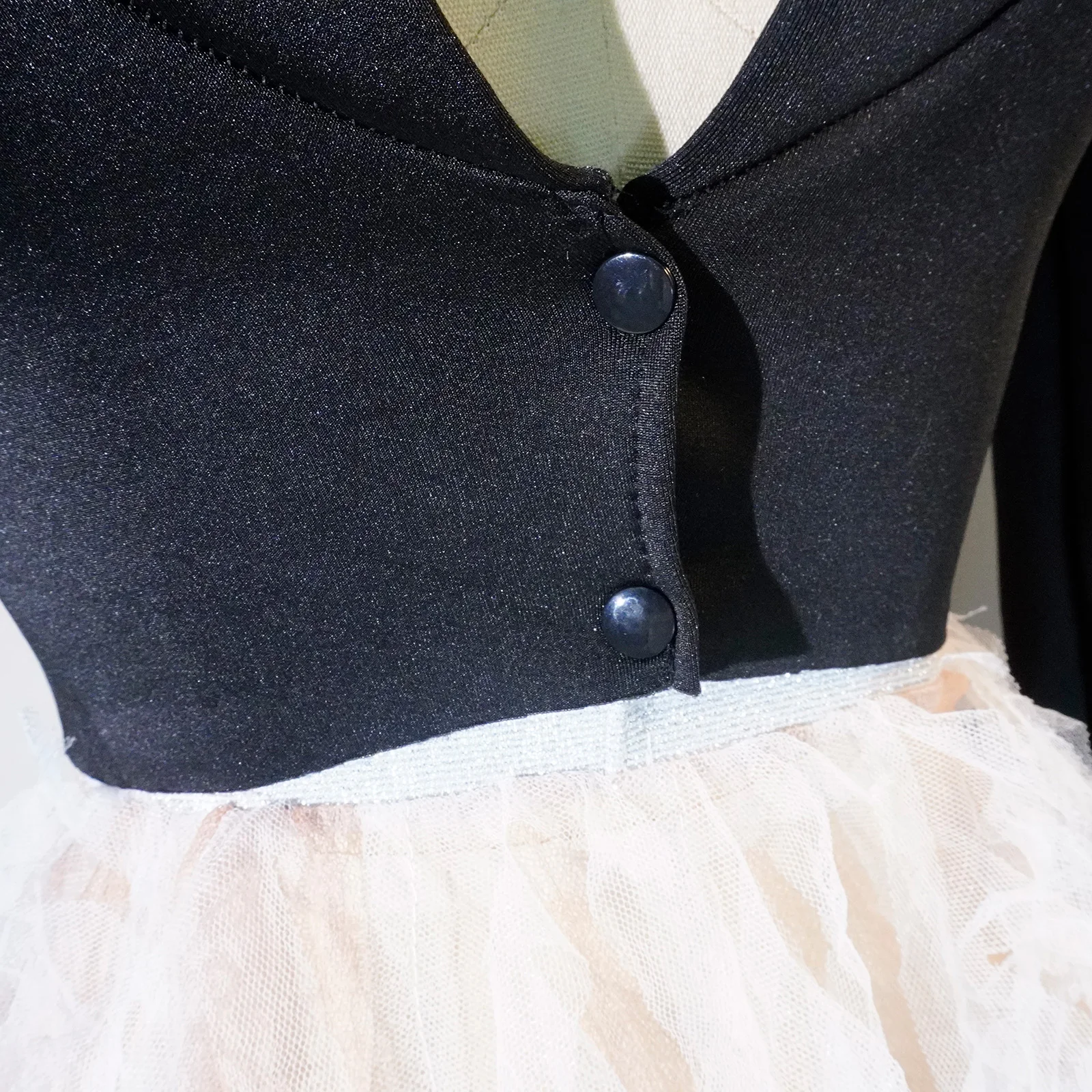 Nocturne Gala ชุดสีดําลึก V สีขาว Chantilly ลูกไม้ Cloud Tulle กระโปรงชุดราตรี Soiree Dinner Party สวมใส่อย่างเป็นทางการ ​