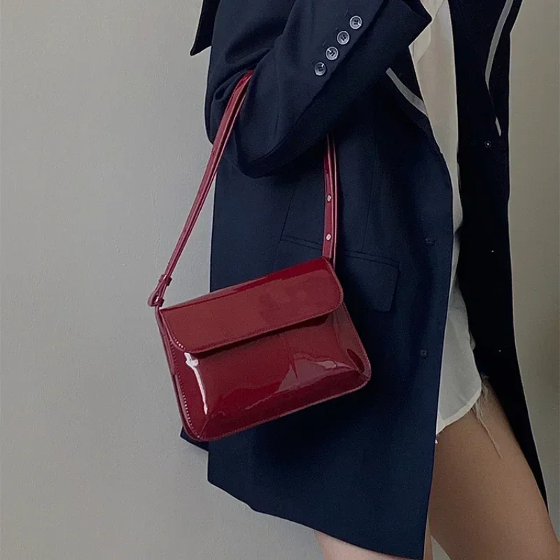 

Retro Patent Leather Women's Shoulder Bag - Vintage Square Crossbody Purse, Stylish Underarm Messenger Bag for Casual Outfits
