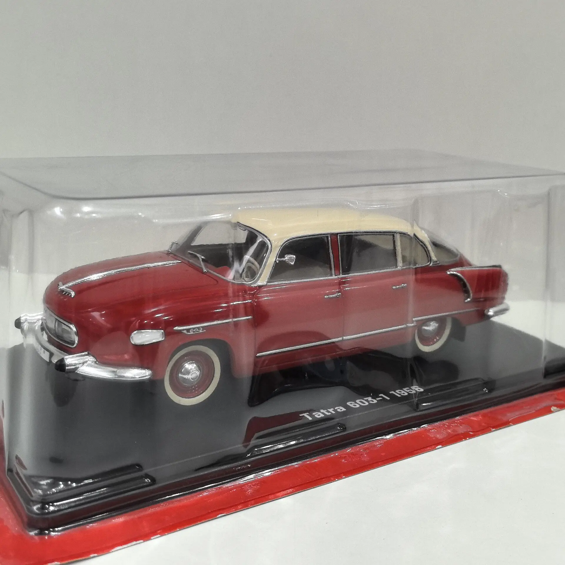 Diecast IXO 1/24 Scale TATRA 603-1 1956 T7 Alloy Car Model