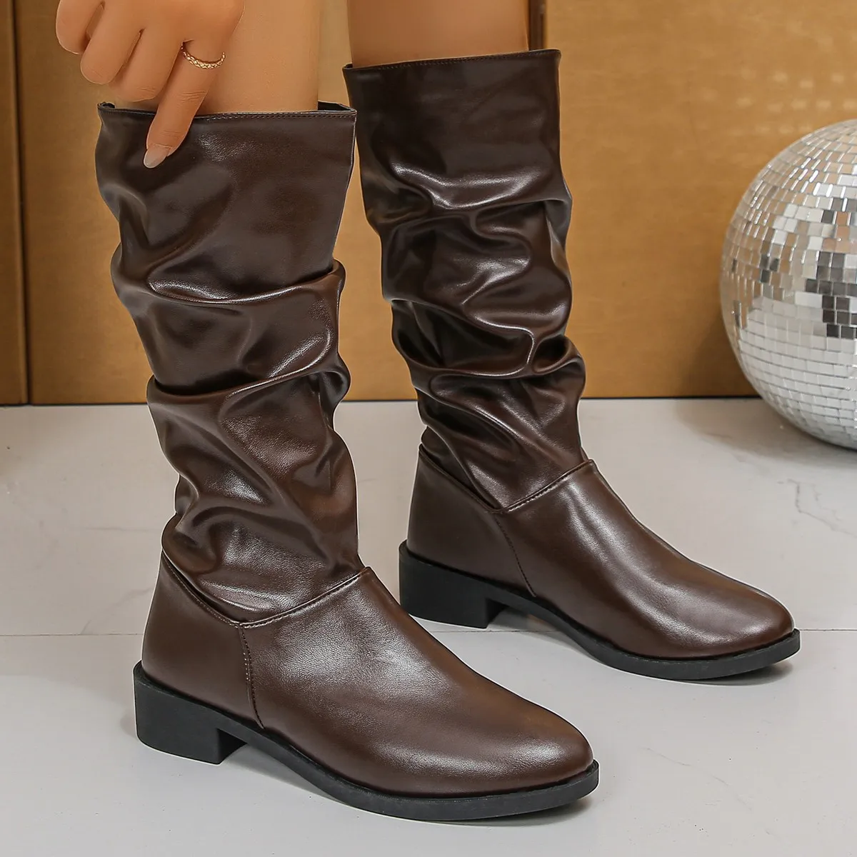 

Ladies' Retro Pleated Knight Boots Autumn New Item Plus Size High Top Leather Boots Women's Outdoor Travel Casual Comfort Boots