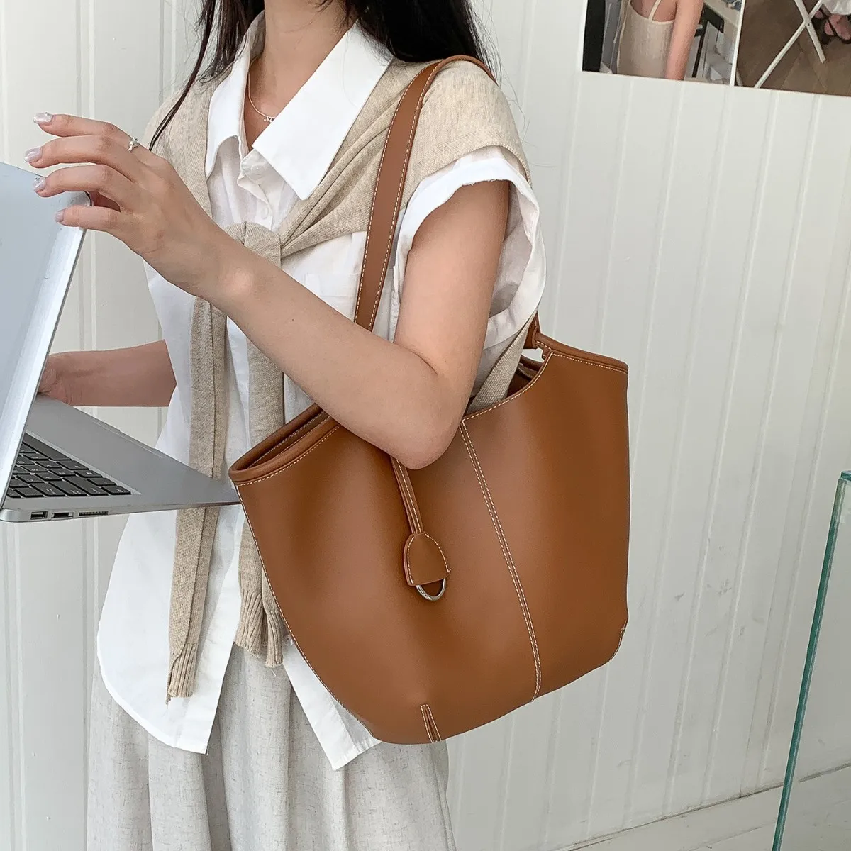 

Vintage Classic Hand Bags New Casual Fashion Versatile Shoulder Bag Solid Luxury Design Simple Women Tote Bag Large Capacity