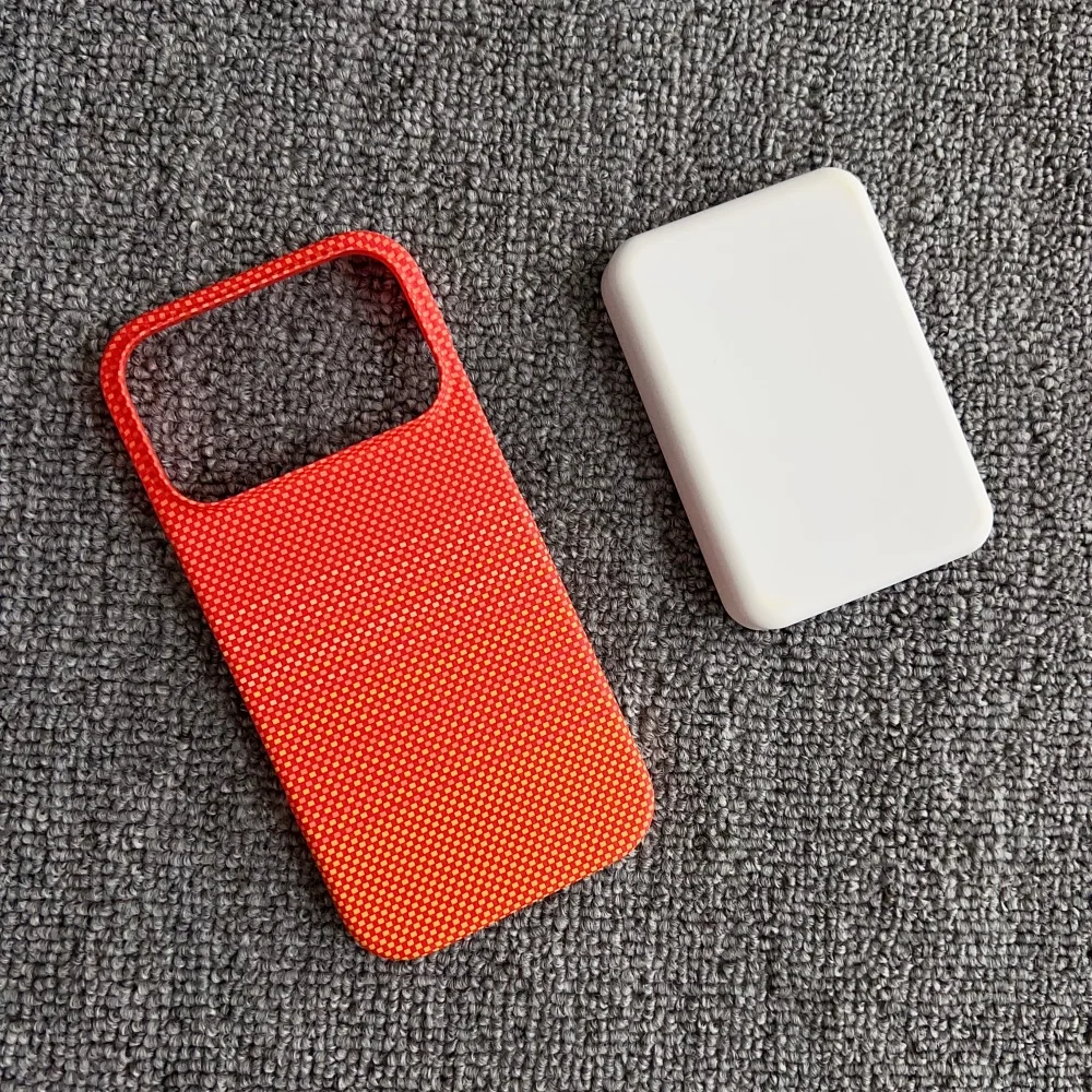 Dünne Linienmuster aus Kohlefaser für MagSafe Magnetische Hülle für iPhone 18 17 16 Plus 15 Pro Max 14 13 12 Rahmenlose PC-Stoßfängerhülle – Detail 15