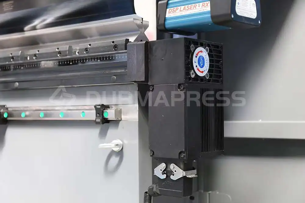 أداء مستقر رائجة البيع التميز الصحافة الفرامل 50T1600 DA53TX 6 + 1 محور الذي قيمة جيدة للمال