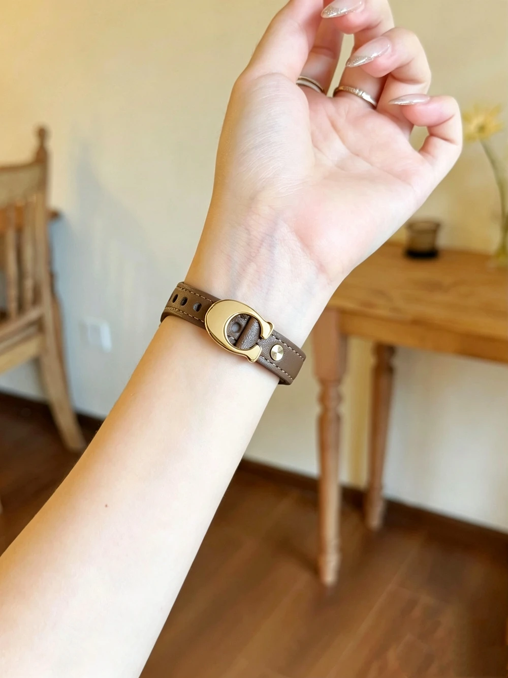 Modisches Leder-Schlaufenarmband für Apple Watch, Damen, 44mm 40 45 41 49 42 38 Serie 11 10 9 8 SE 7 6 5 4 3 – Detail 5